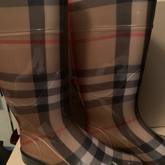 Authentic Burberry rain boots size 39 - Picture 2 of 5